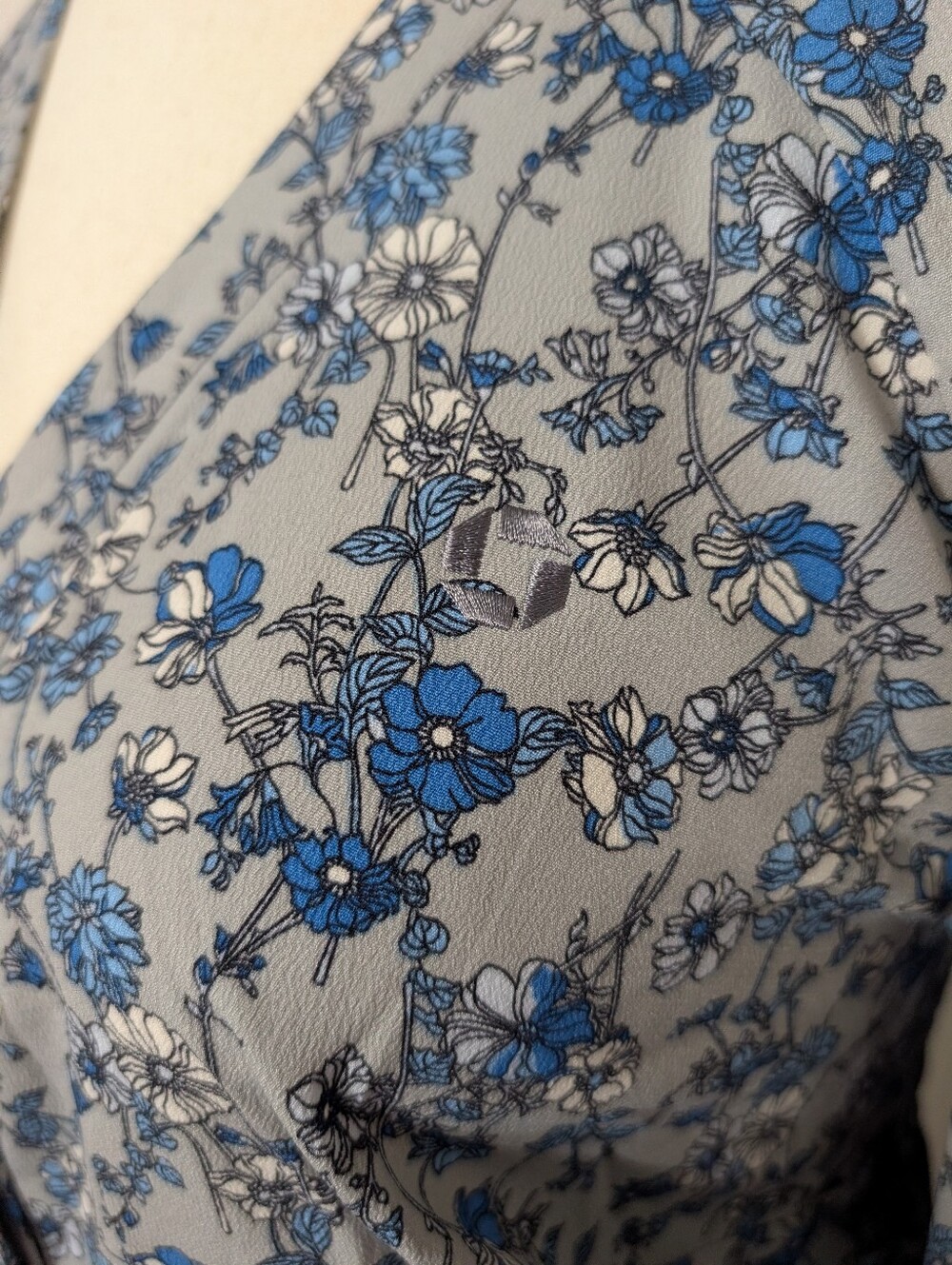 Chase Bank Lands End Apparel Floral Blouse - Picture 2 of 7